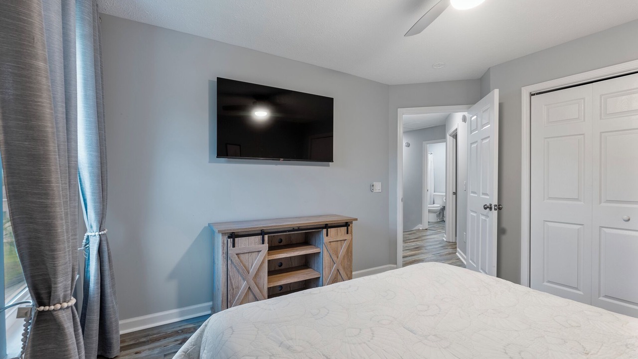 Photo of Bedroom in Upper Grand Lagoon