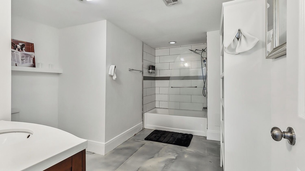Photo of Bathroom in Algiers Point