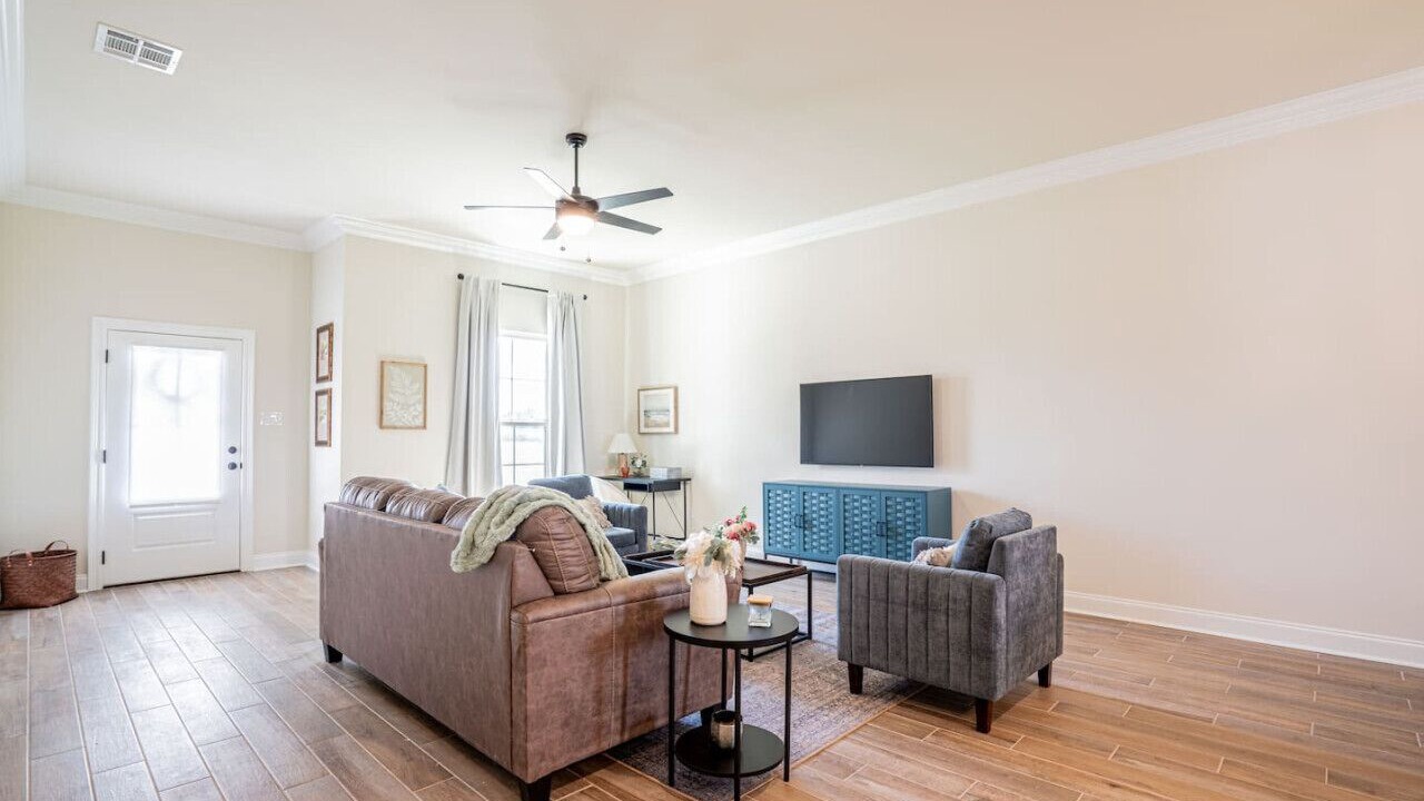 Photo of Livingroom in Milton