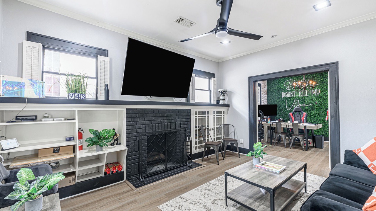 Photo of Livingroom in Greater Heights