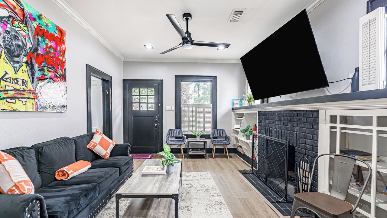 Photo of Livingroom in Greater Heights