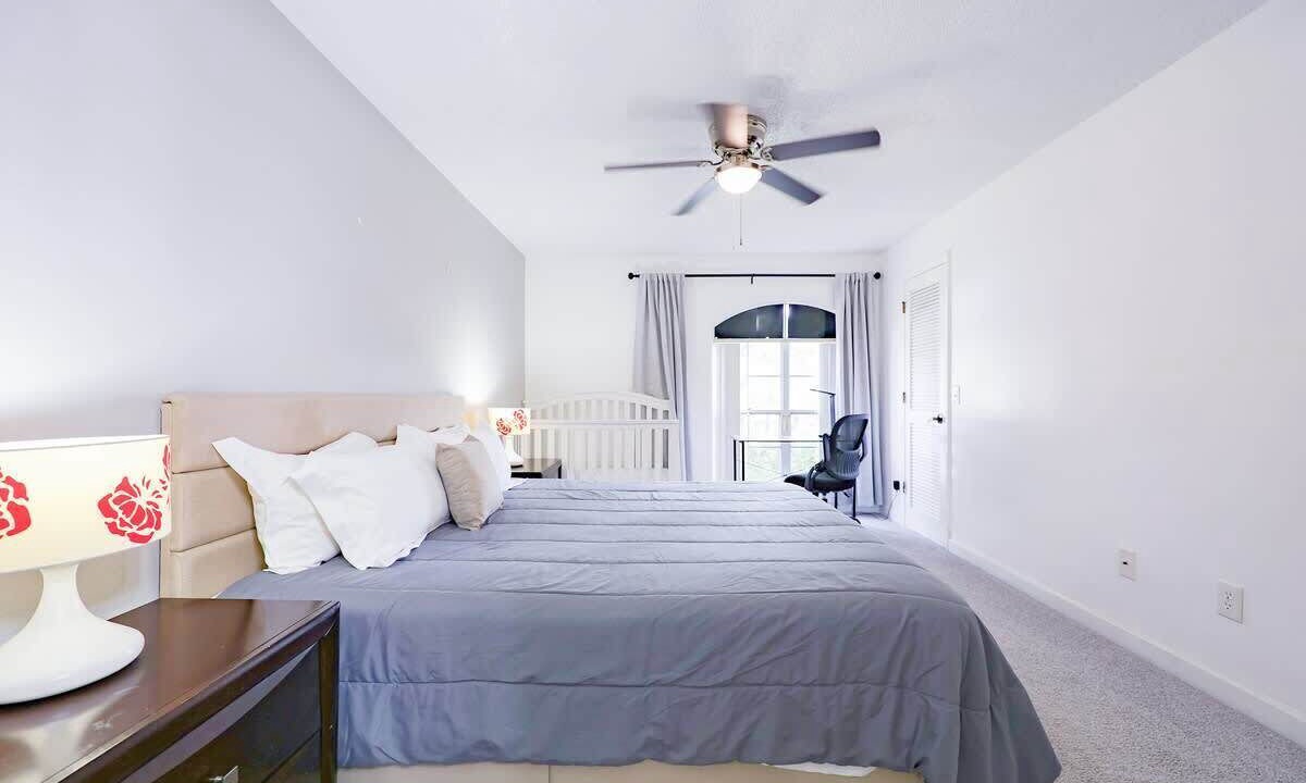 Photo of Bedroom in Florida Center North
