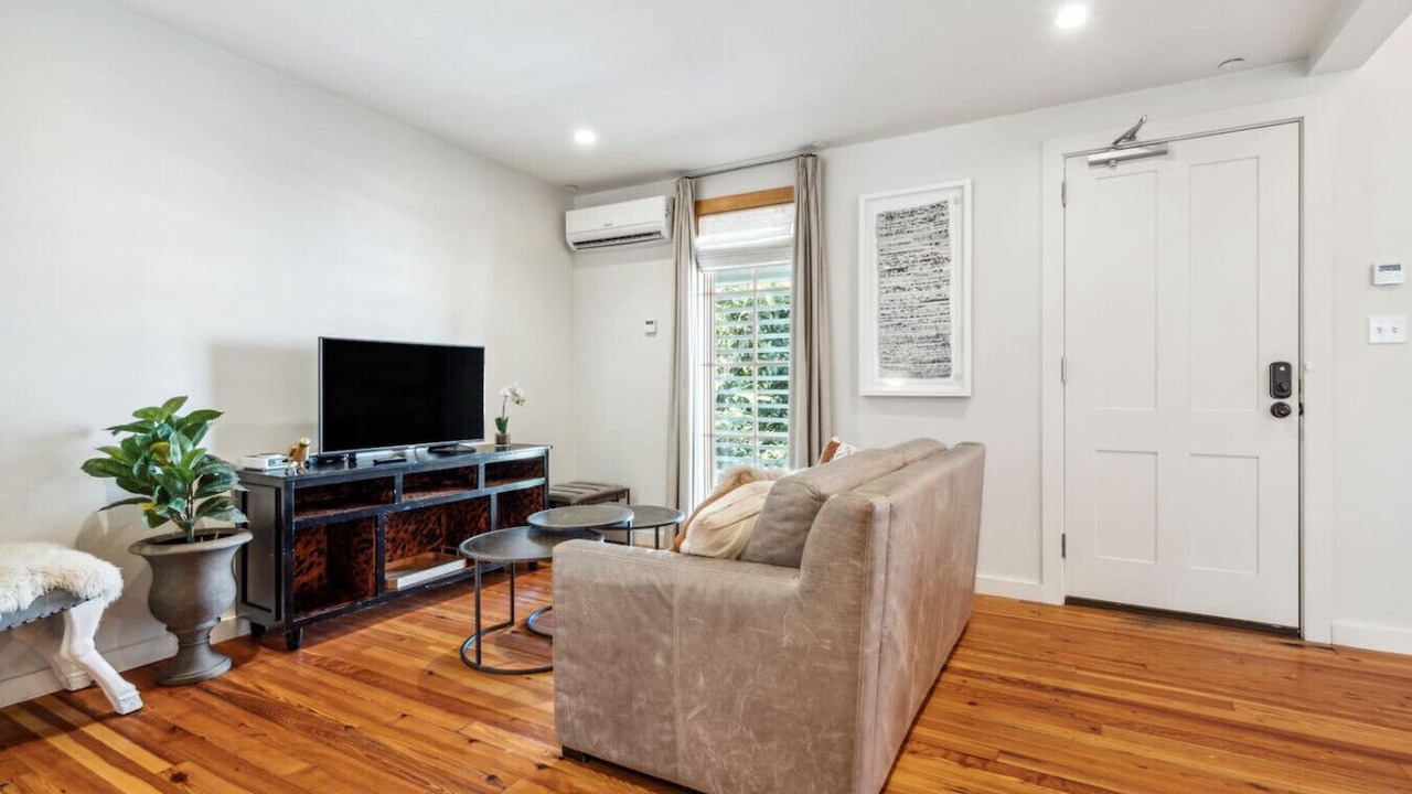 Photo of Livingroom in Irish Channel