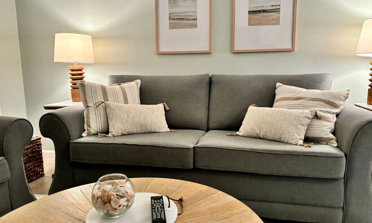 Photo of Livingroom in Summer Breeze