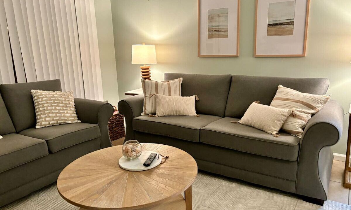 Photo of Livingroom in Summer Breeze