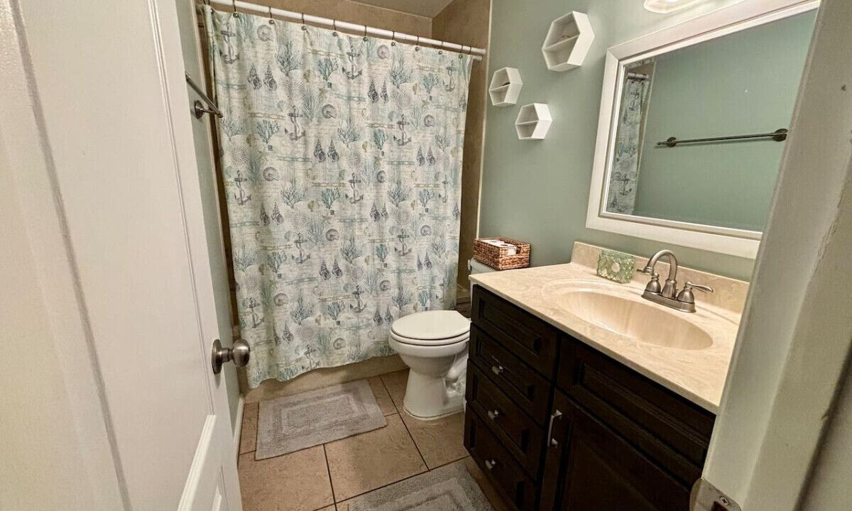 Photo of Bathroom in Summer Breeze