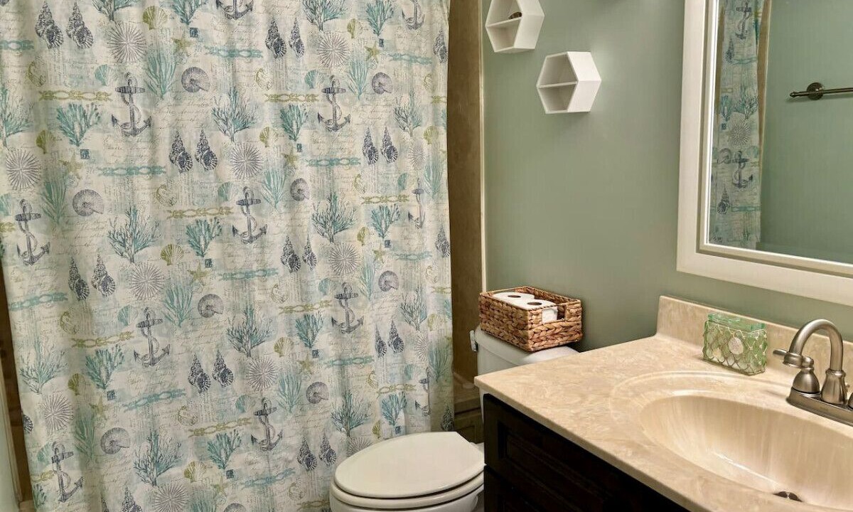 Photo of Bathroom in Summer Breeze