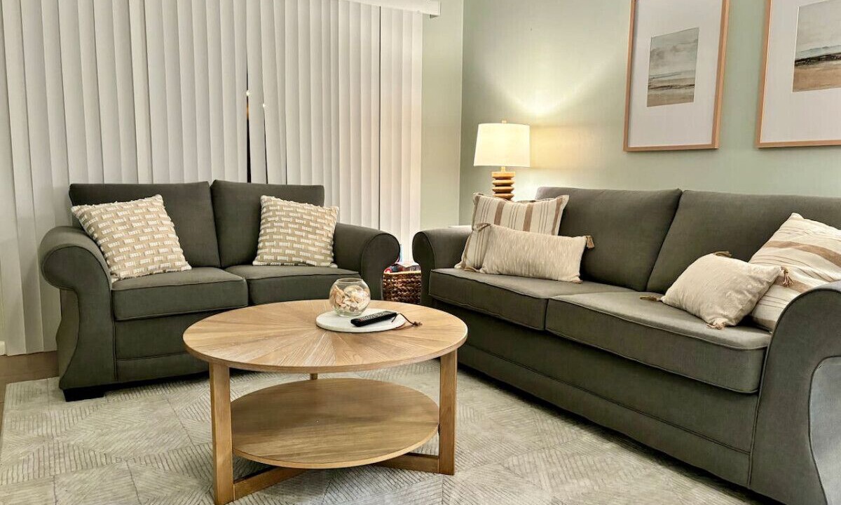 Photo of Livingroom in Summer Breeze