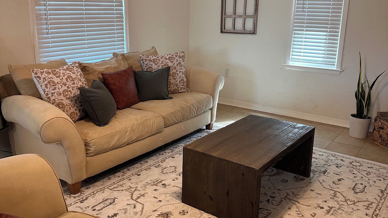Photo of Livingroom in Foley