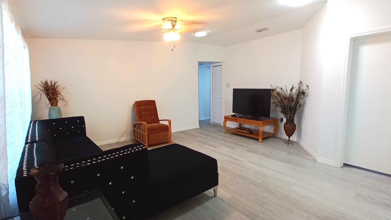 Photo of Livingroom in Wesley Chapel
