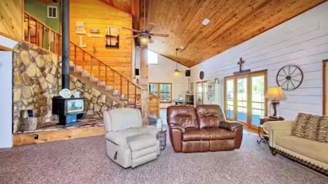 Photo of Livingroom in South Toledo Bend
