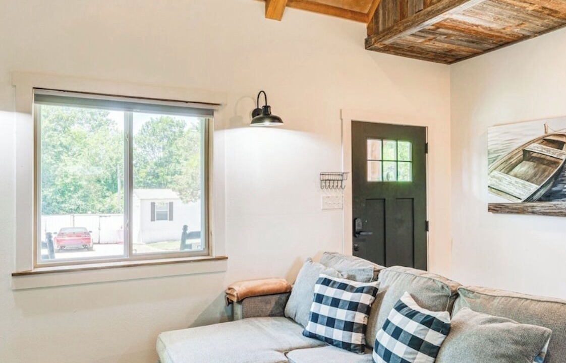 Photo of Livingroom in Mead