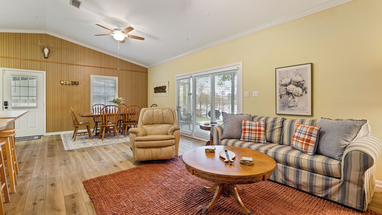 Photo of Livingroom in Acme