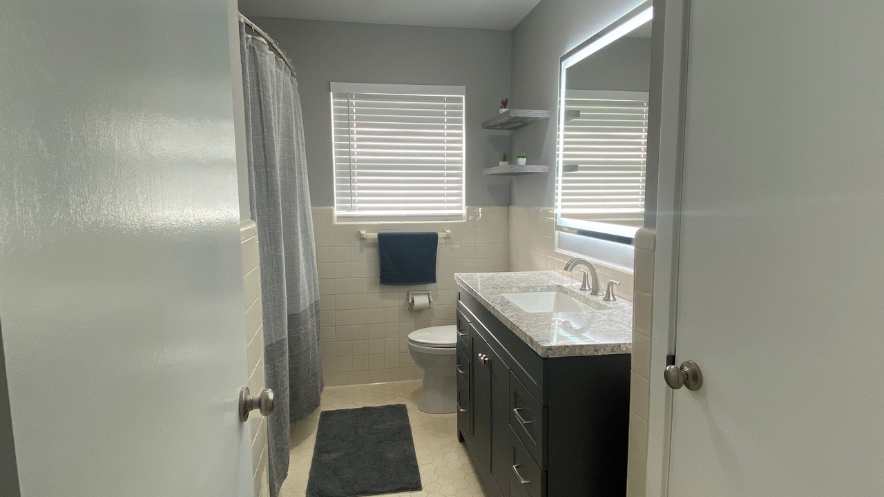 Photo of Bathroom in Kenner - Louis Armstrong International Airport