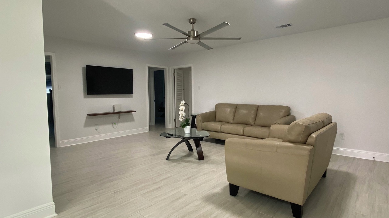 Photo of Livingroom in Kenner - Louis Armstrong International Airport