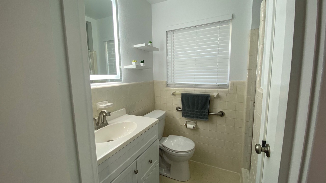 Photo of Bathroom in Kenner - Louis Armstrong International Airport