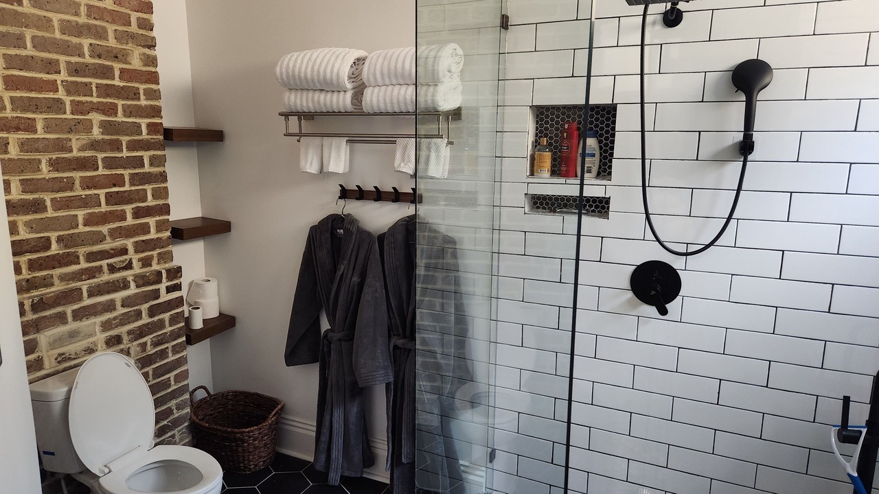 Photo of Bathroom in South 7th Ward