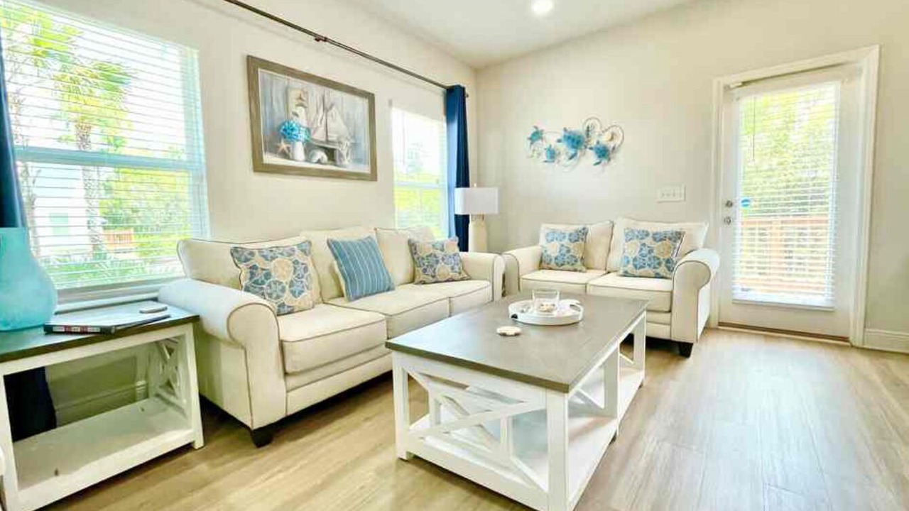 Photo of Livingroom in Thomas Drive