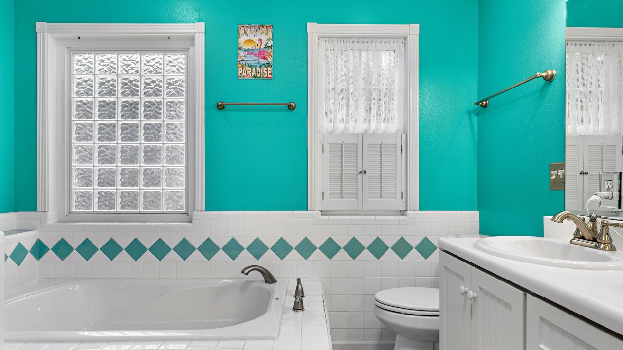 Photo of Bathroom in Eastpoint
