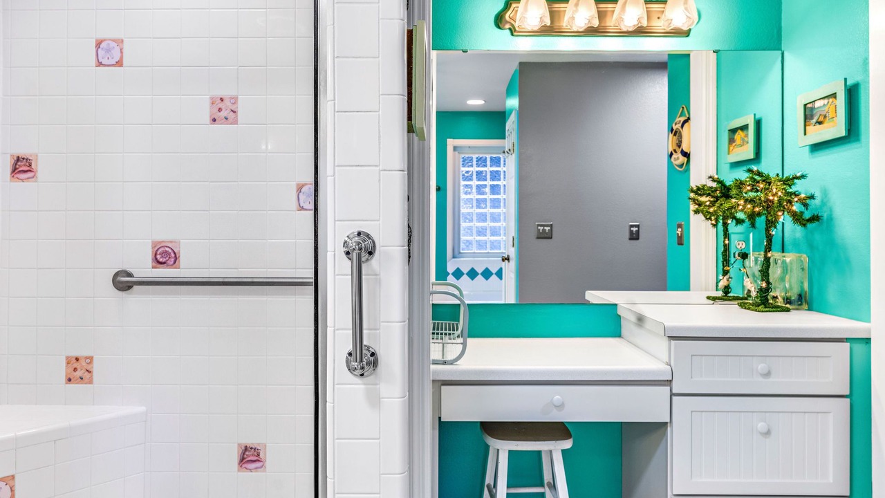 Photo of Bathroom in Eastpoint