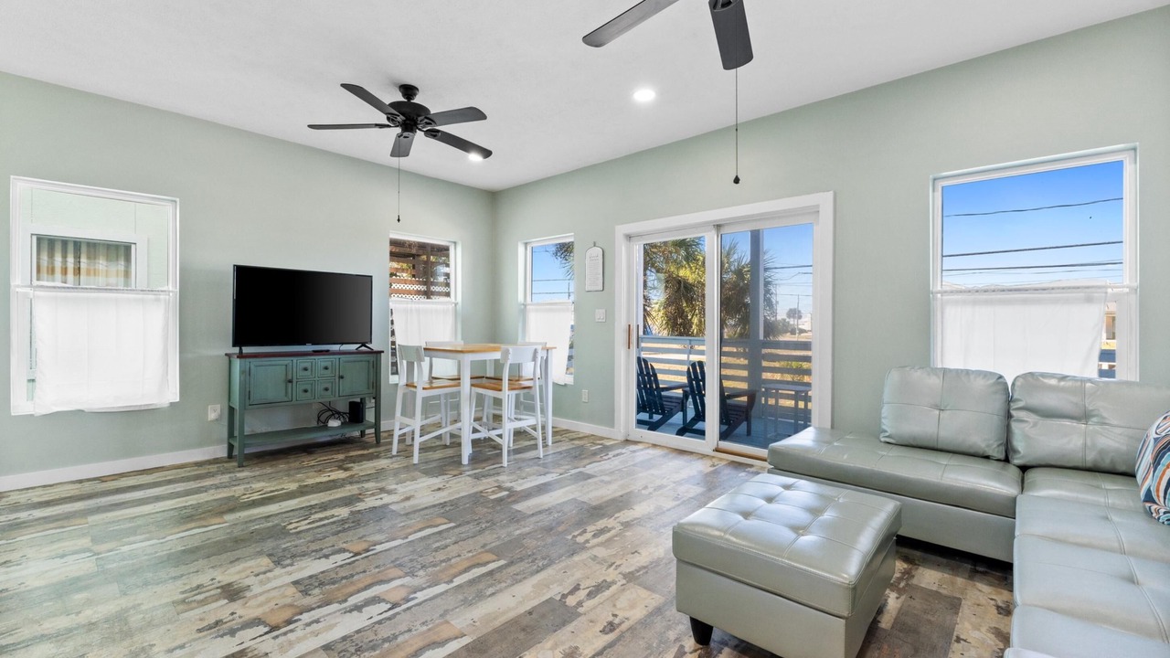 Photo of Livingroom in Bahama Beach