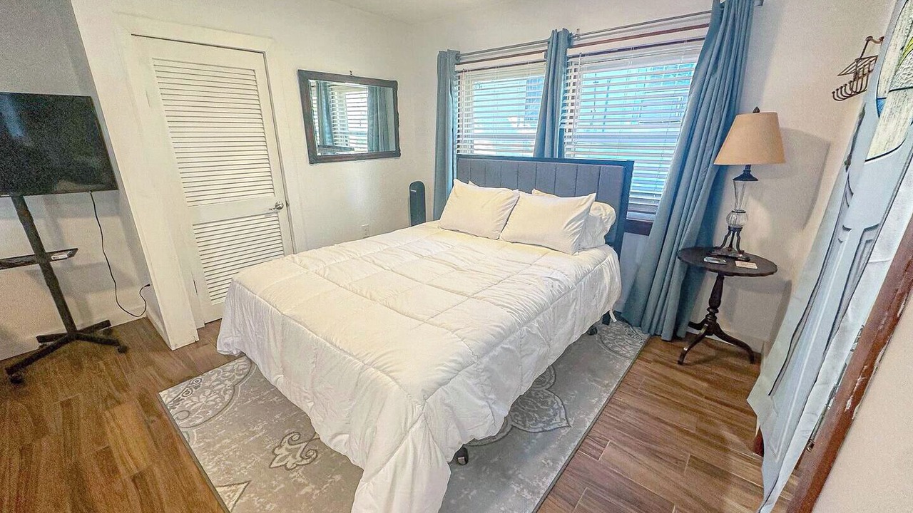 Photo of Bedroom in Long Beach