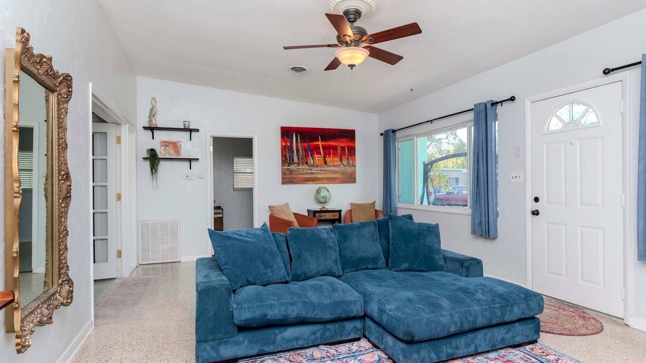 Photo of Livingroom in South Pinellas Community Council