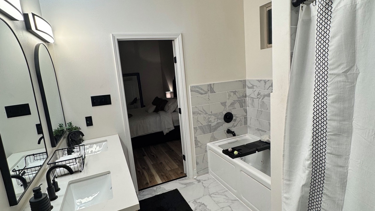 Photo of Bathroom in Little Woods