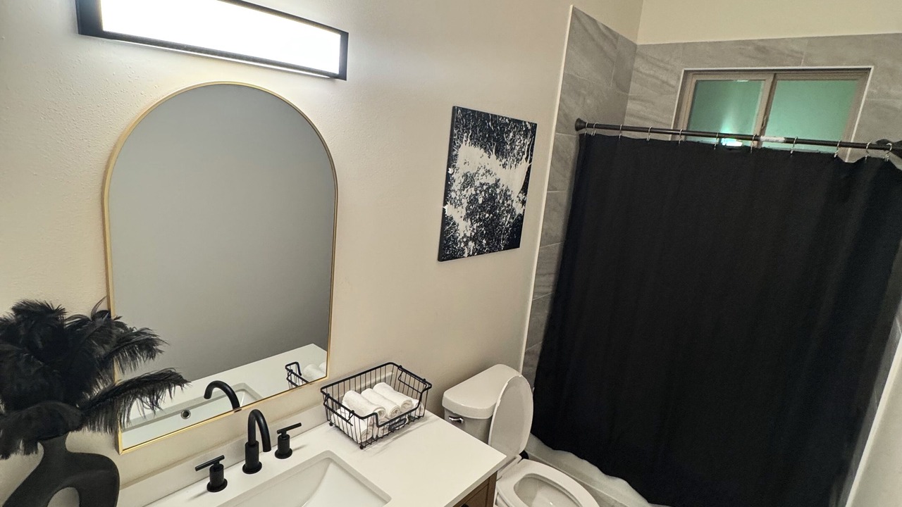 Photo of Bathroom in Little Woods