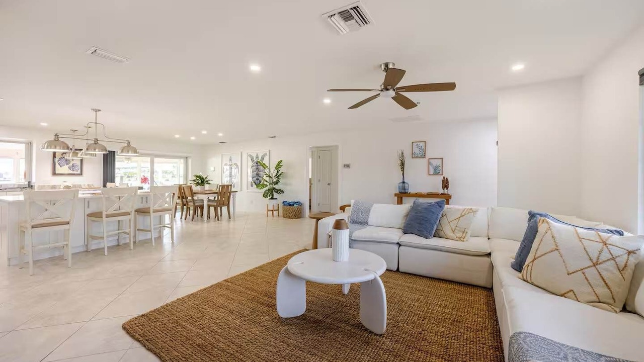 Photo of Livingroom in Eight Lakes