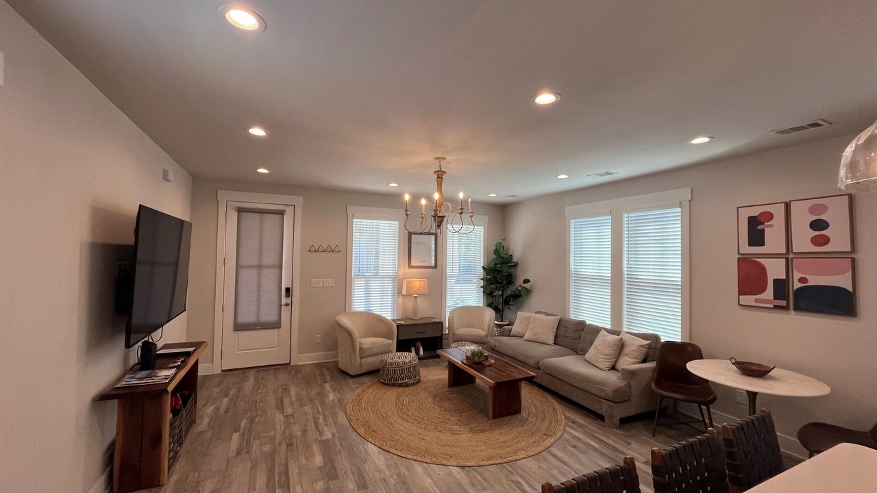 Photo of Livingroom in Old East Hill