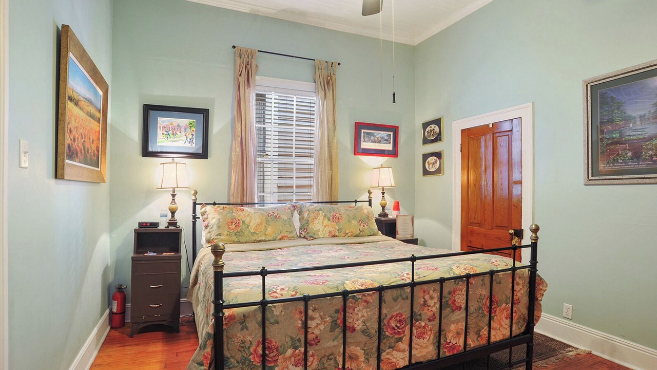 Photo of Bedroom in Algiers Point