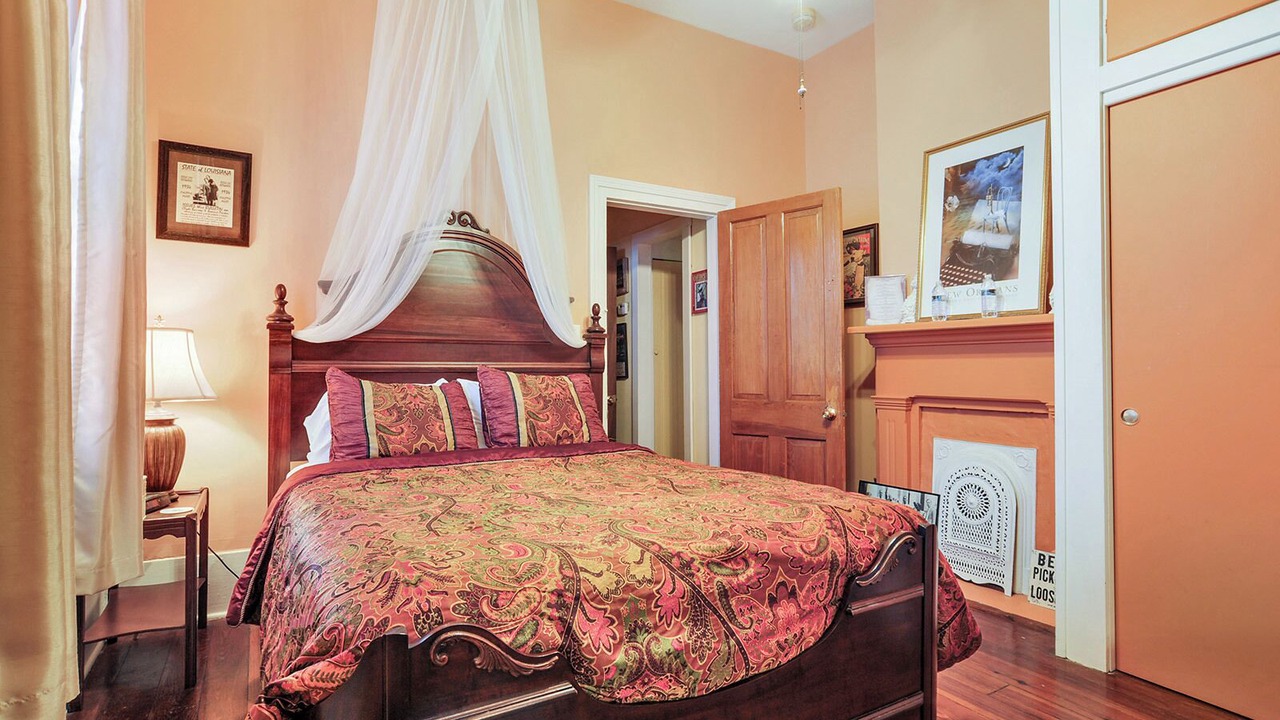 Photo of Bedroom in Algiers Point