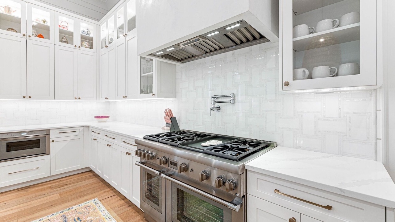 Photo of Kitchen in White's Gulfview