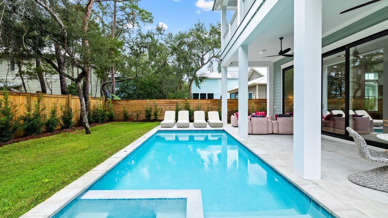 Photo of Outdoor in White's Gulfview