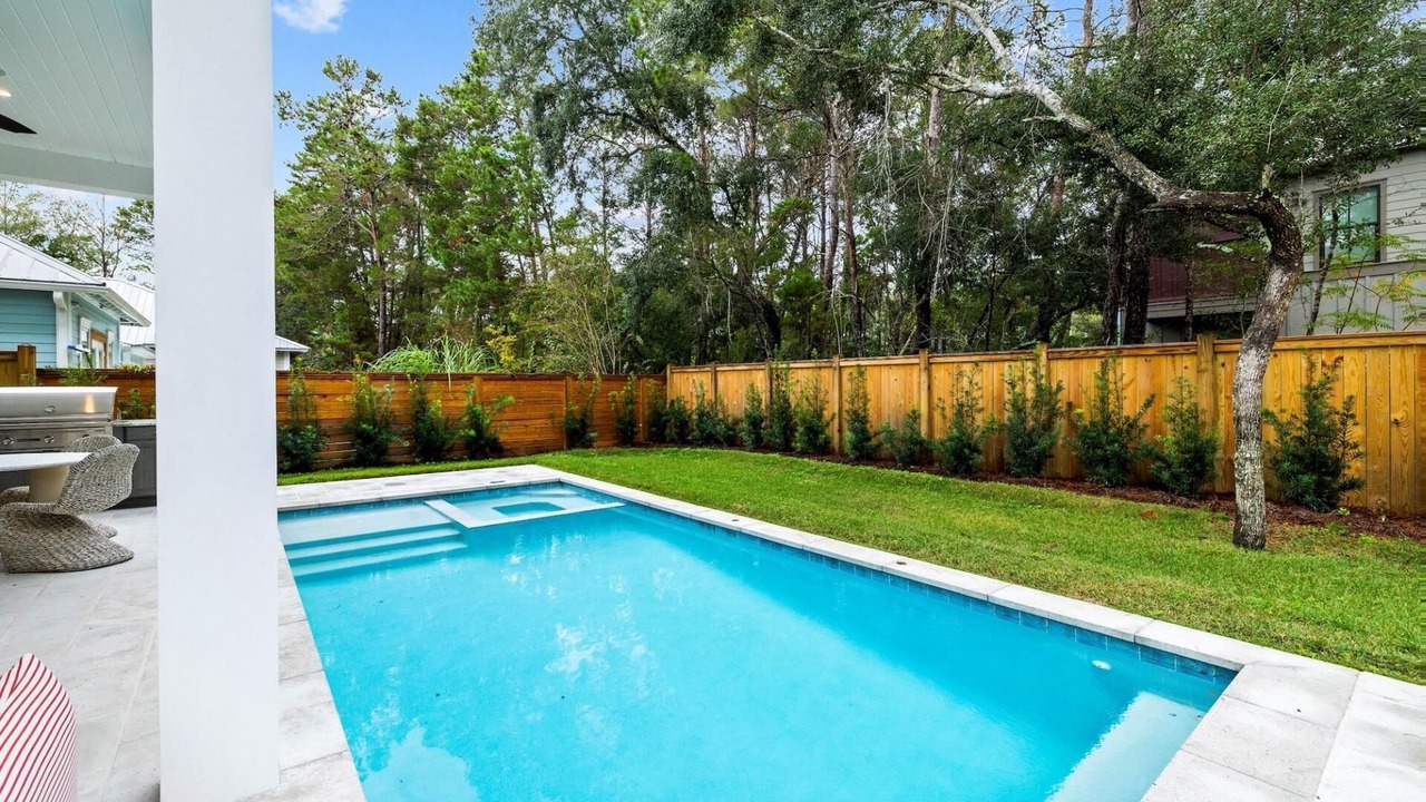 Photo of Outdoor in White's Gulfview