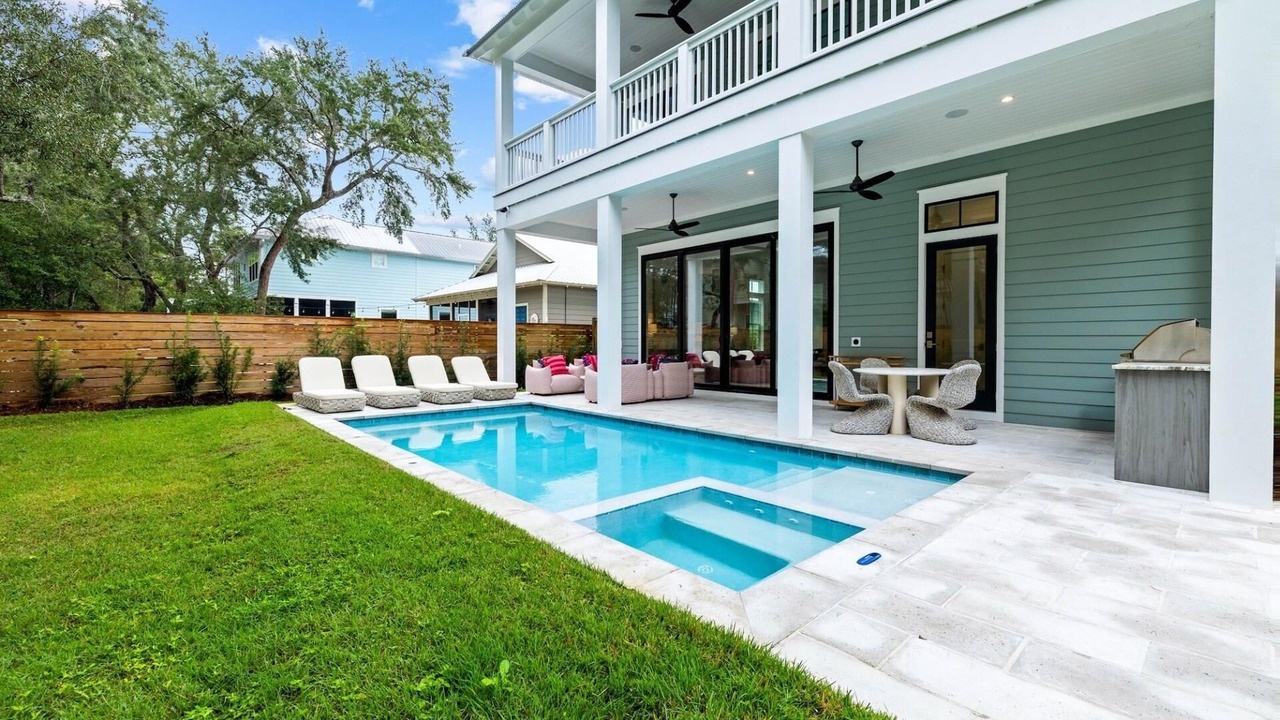 Photo of Outdoor in White's Gulfview