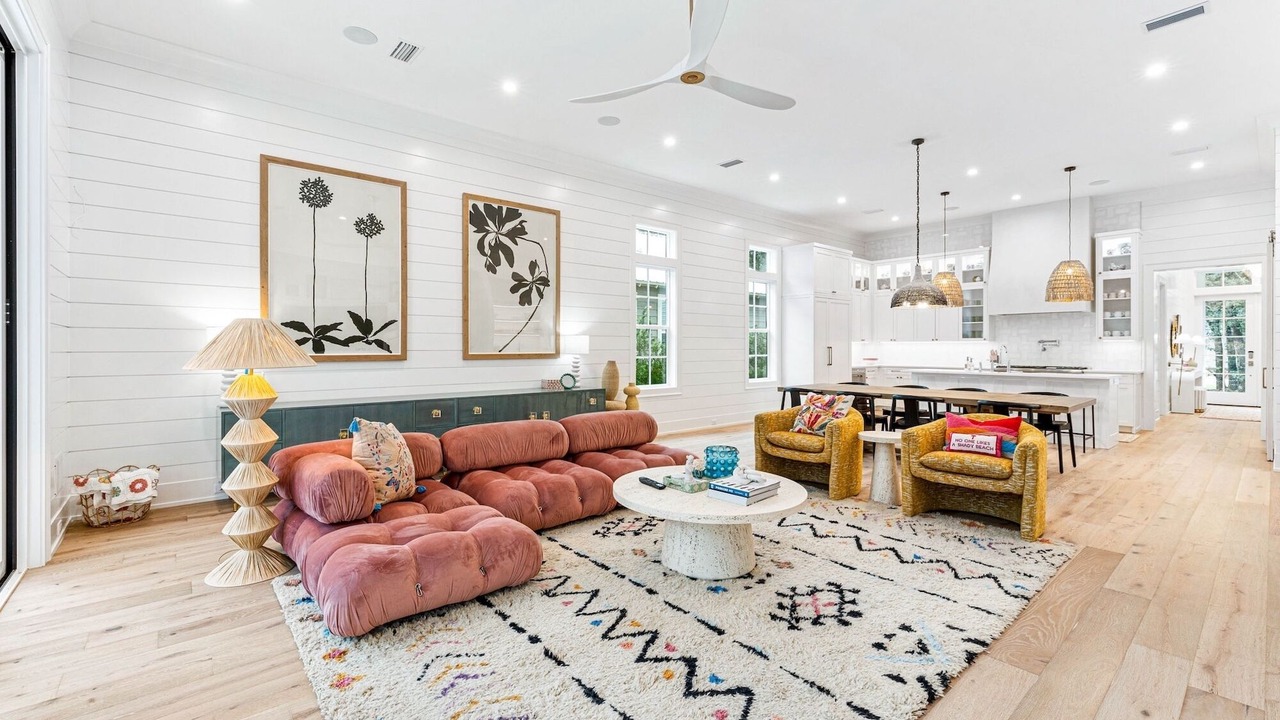 Photo of Livingroom in White's Gulfview