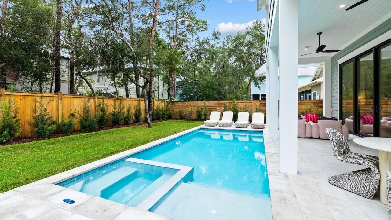 Photo of Outdoor in White's Gulfview