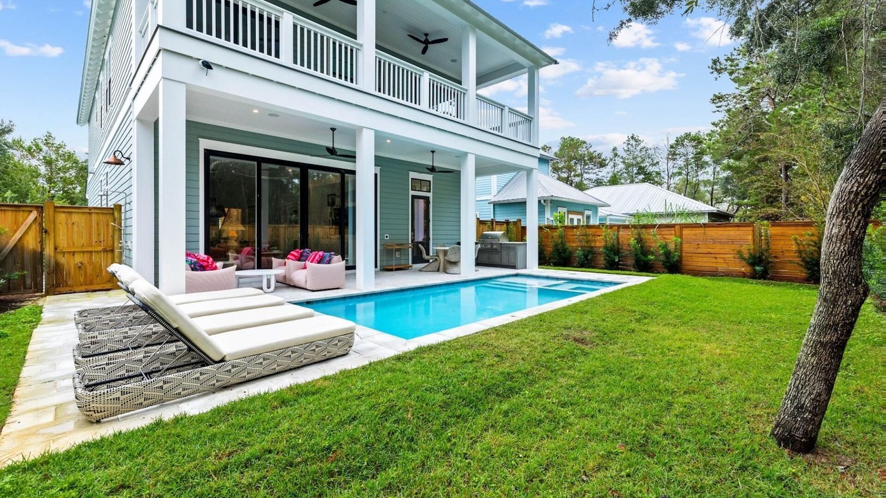 Photo of Outdoor in White's Gulfview