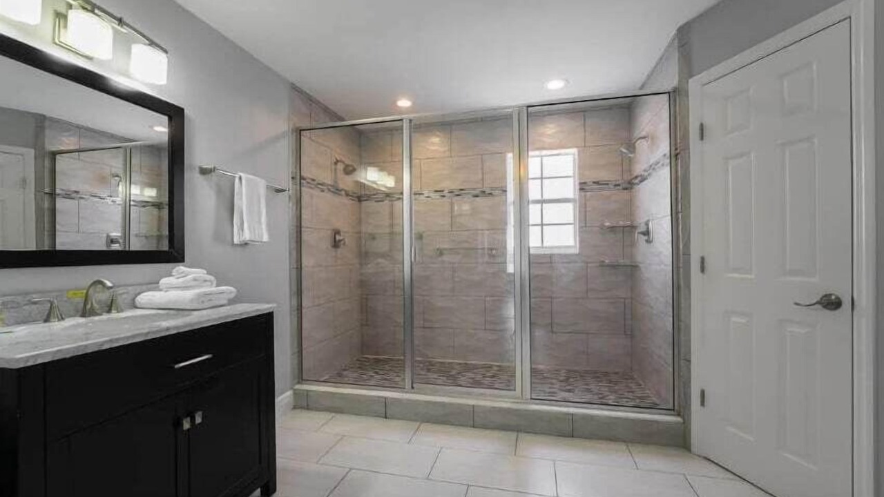 Photo of Bathroom in Crescent Lakes