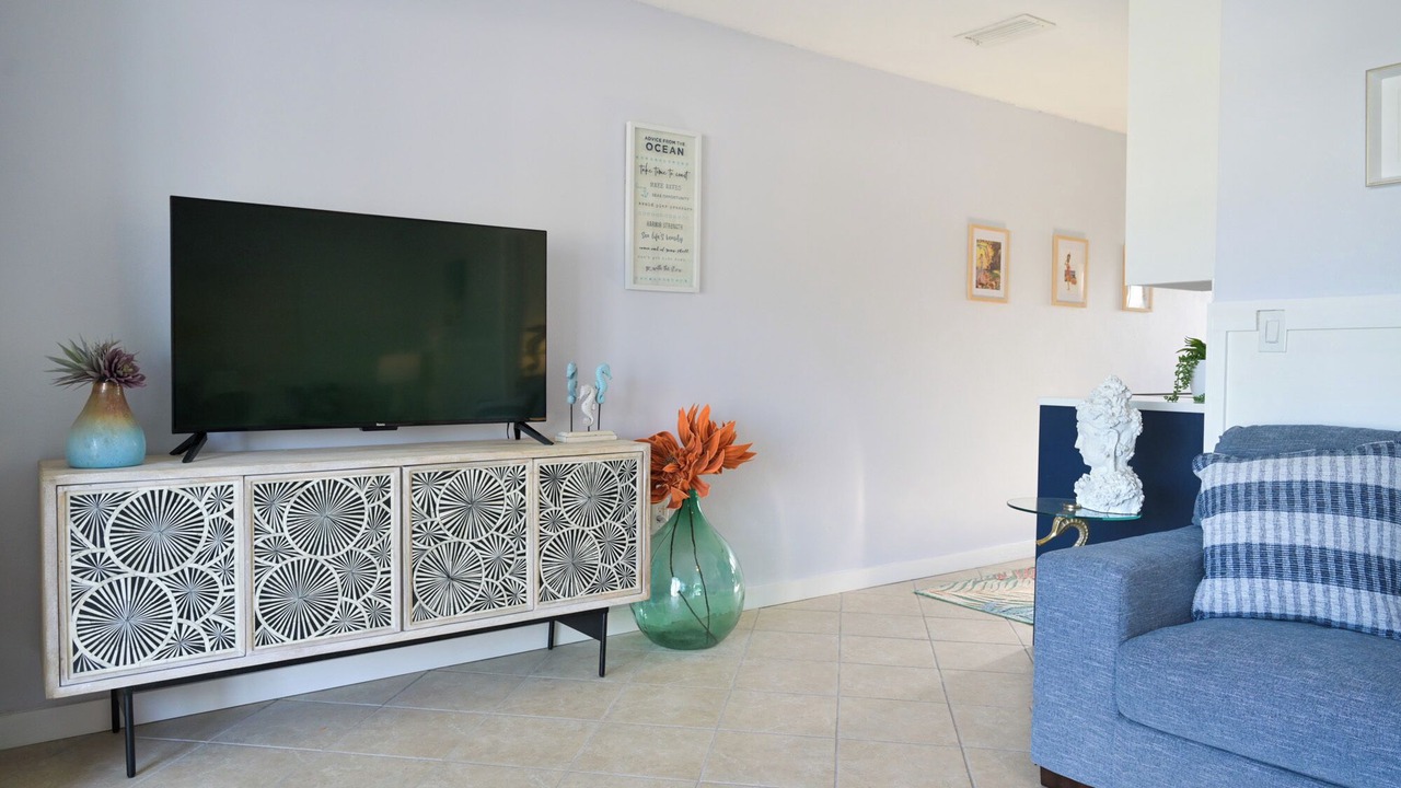 Photo of Livingroom in Whitney Beach