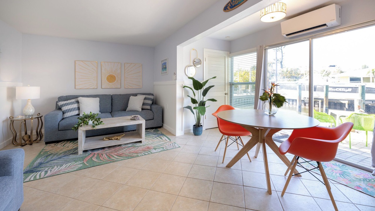 Photo of Livingroom in Whitney Beach