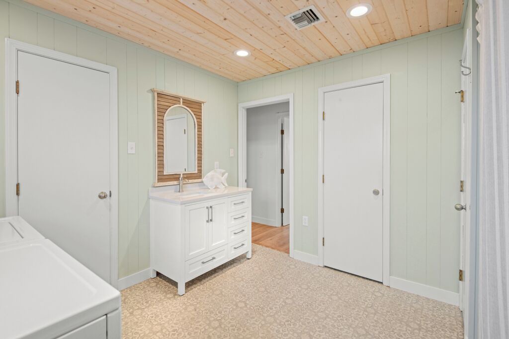 Photo of Bathroom in Chauvin