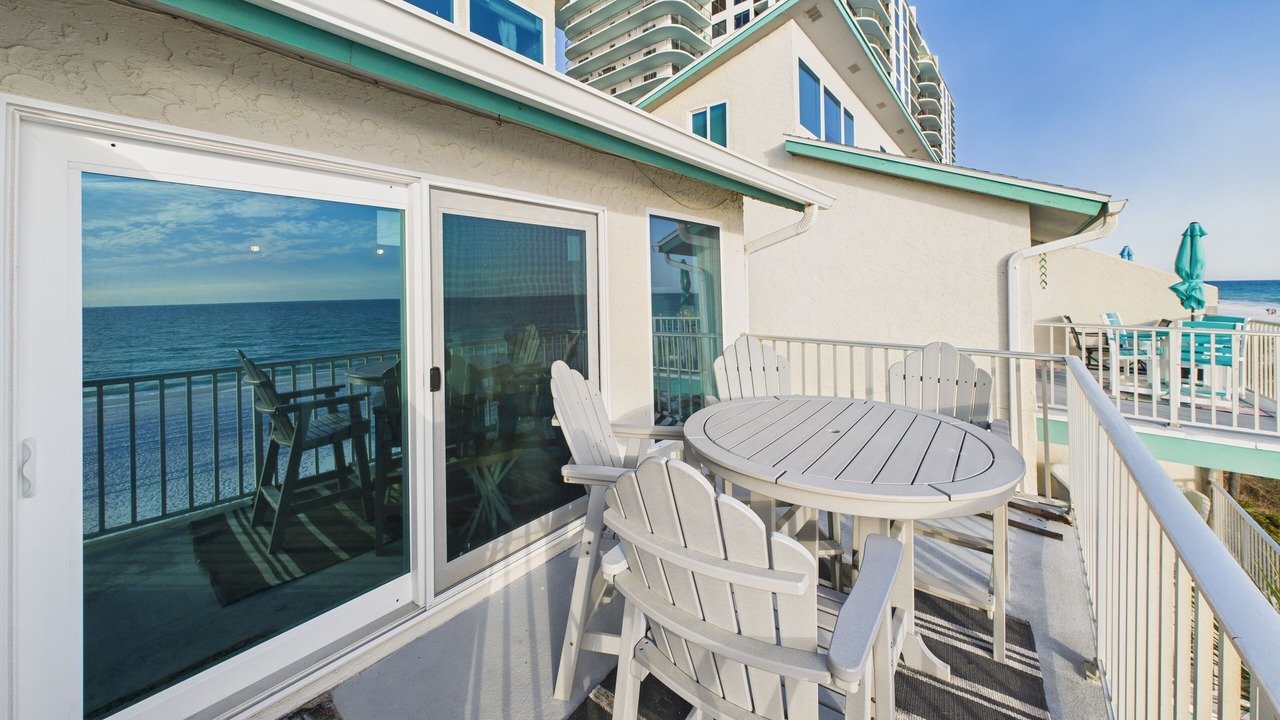 Photo of Patio Balcony in Crescent Beach