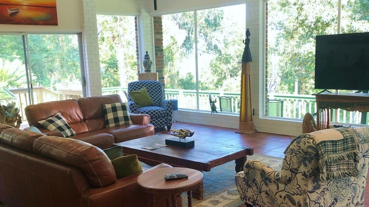 Photo of Livingroom in Mount Pleasant