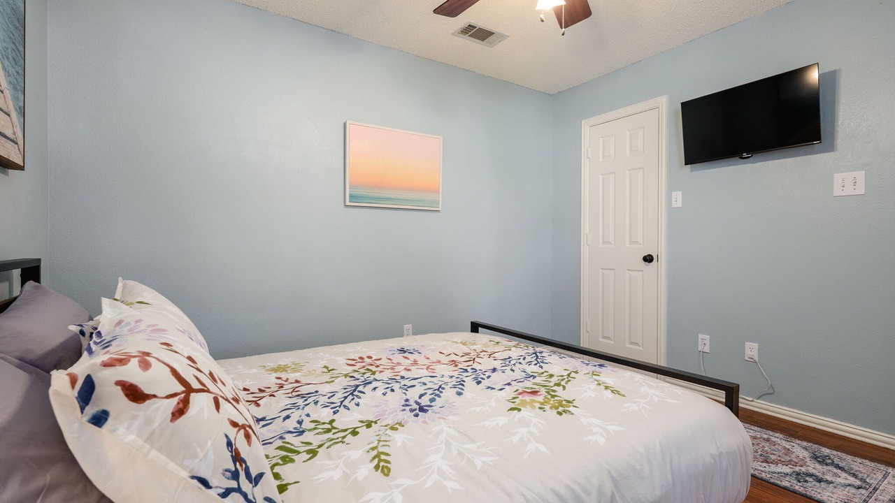 Photo of Bedroom in Southwest Arlington