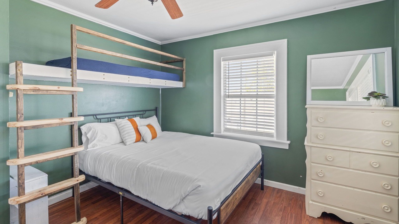 Photo of Bedroom in Sulphur