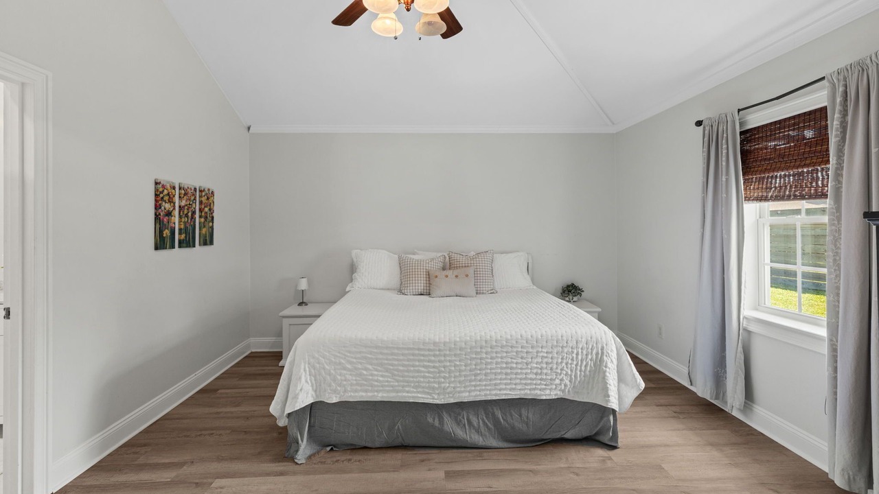 Photo of Bedroom in Sulphur