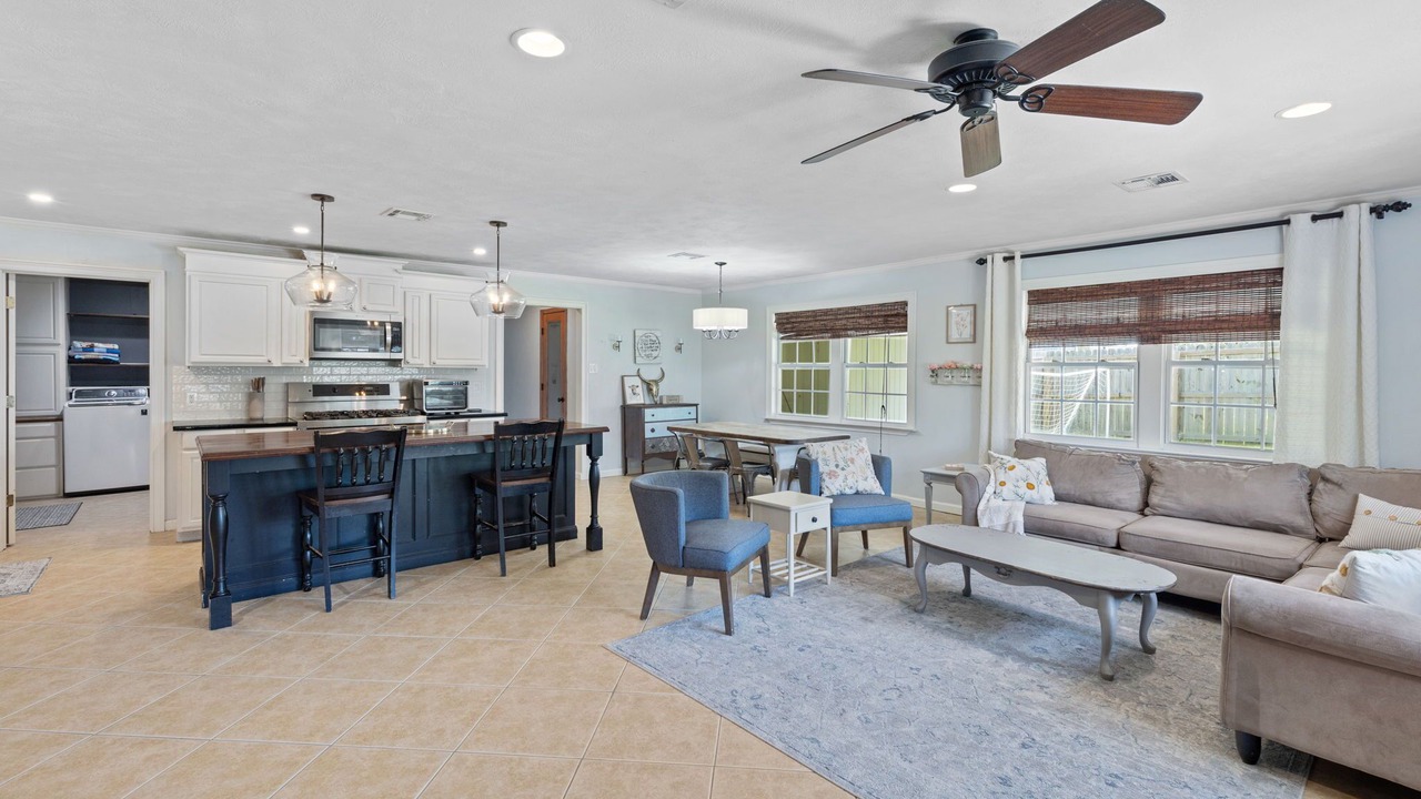 Photo of Livingroom in Sulphur